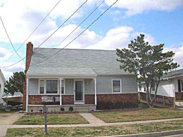 204 SHERIDAN PLACE, Brigantine - Single Family - FOUR OR FIVE BEDROOM HOME WITH FAMILY ROOM, UTILITY ROOM, EAT-IN KITCHEN, 2 BATHS. FEATURES A 1ST FLOOR BEDROOM. ECONOMICAL OIL HEAT.  PROPERTY  CONVENIENTLY LOCATED CLOSE TO BEACH, BAY AND GOLFCOURSE(SEE ARIEL VIEW).  OWNER SAYS SUBMIT ALL OFFERS, SUBJECT TO BANK APPROVAL.